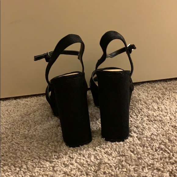 Heels - Picture 3 of 4